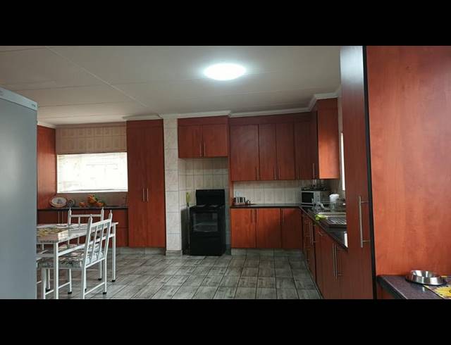 4 BEDROOM HOUSE FOR SALE IN KLIPPOORTJE